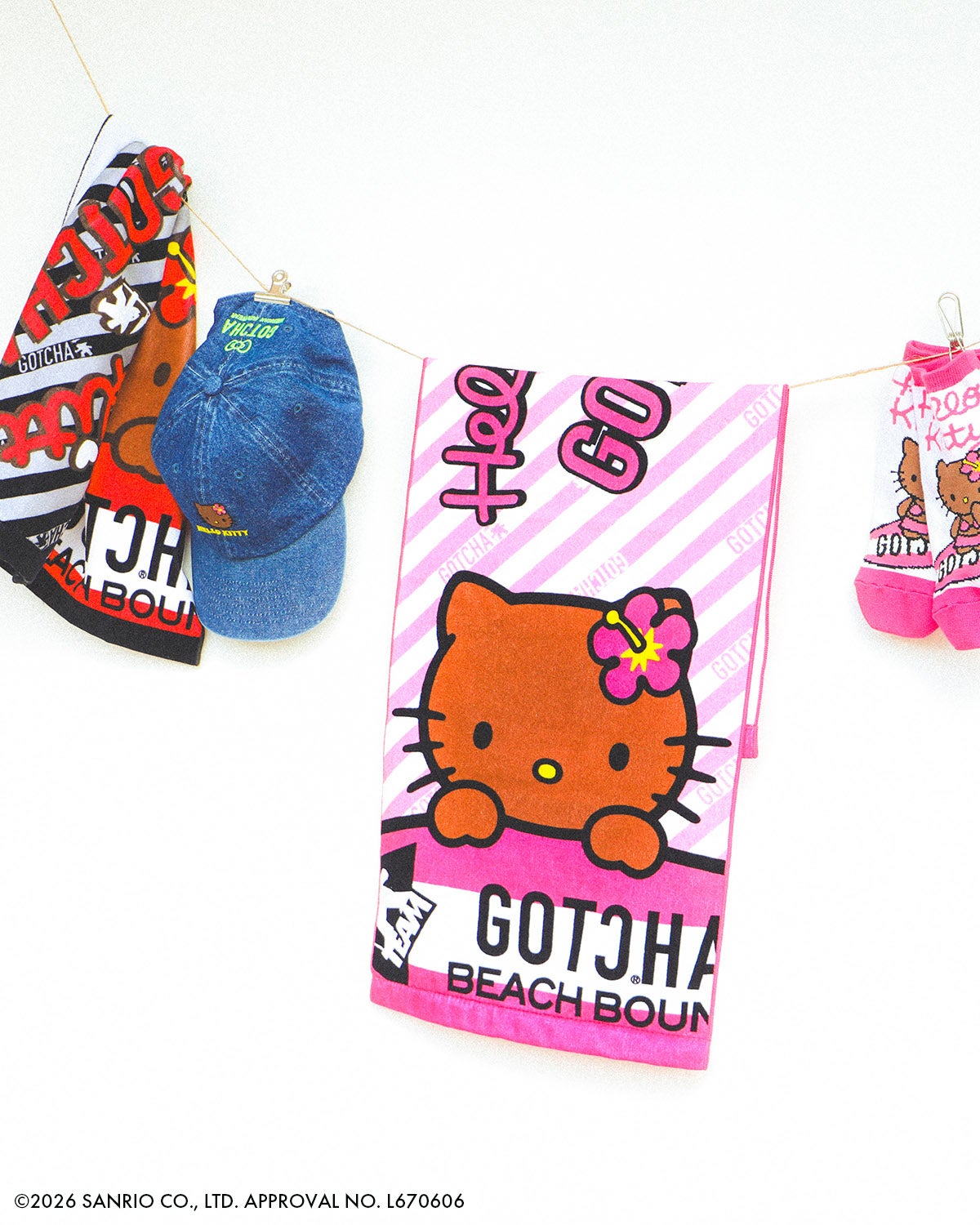 GOTCHA] 日焼け ハローキティ フェイスタオル | PEET ONLINE STORE
