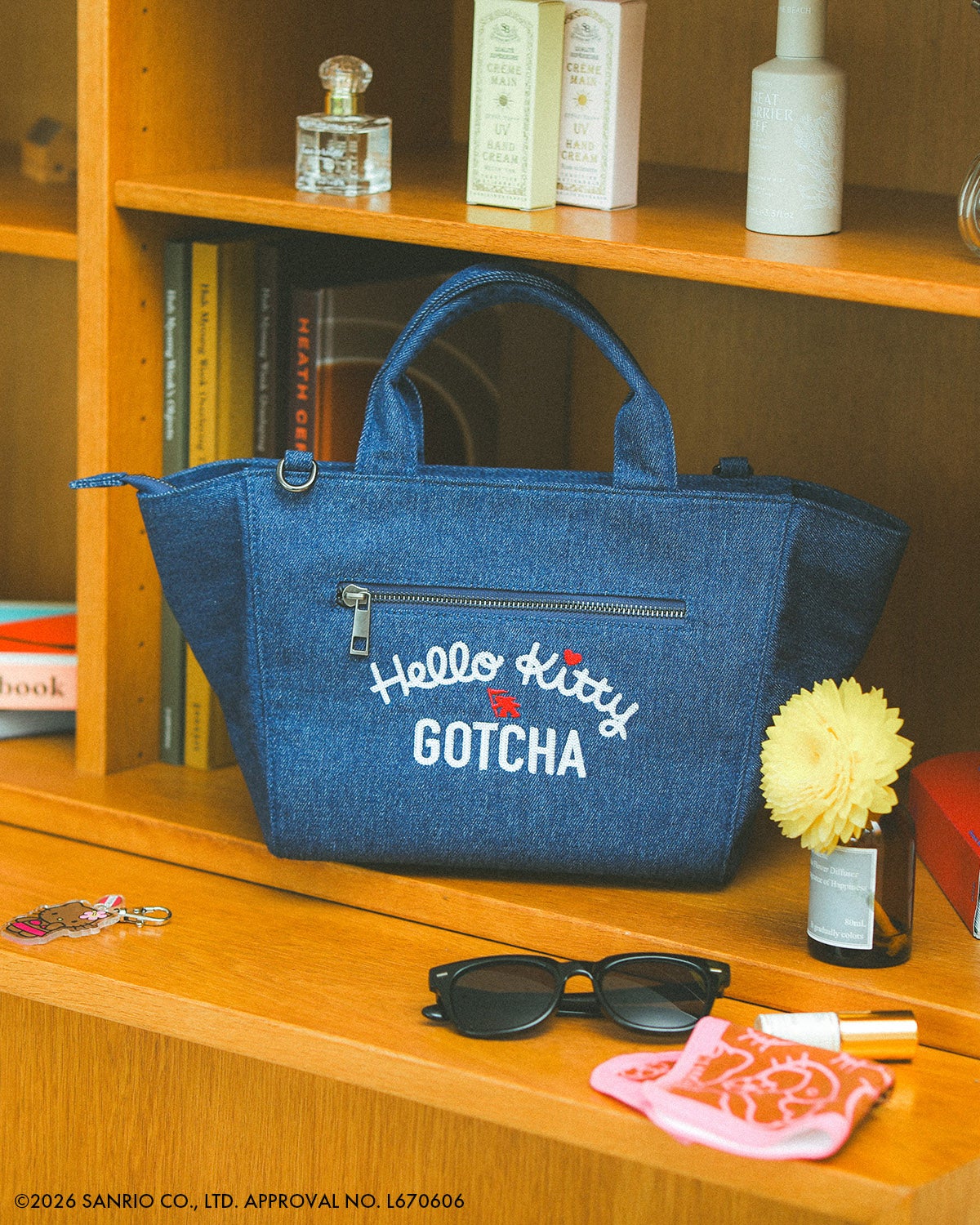 GOTCHA] 日焼け ハローキティ デニム トートバッグ | PEET ONLINE STORE