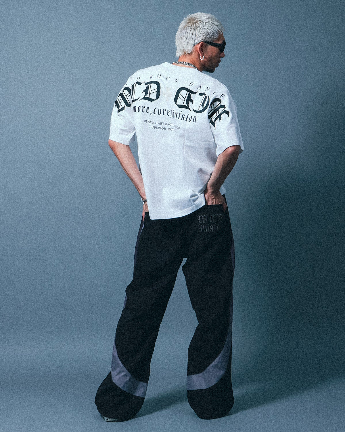 ホワイト：183cm(Lサイズ着用)