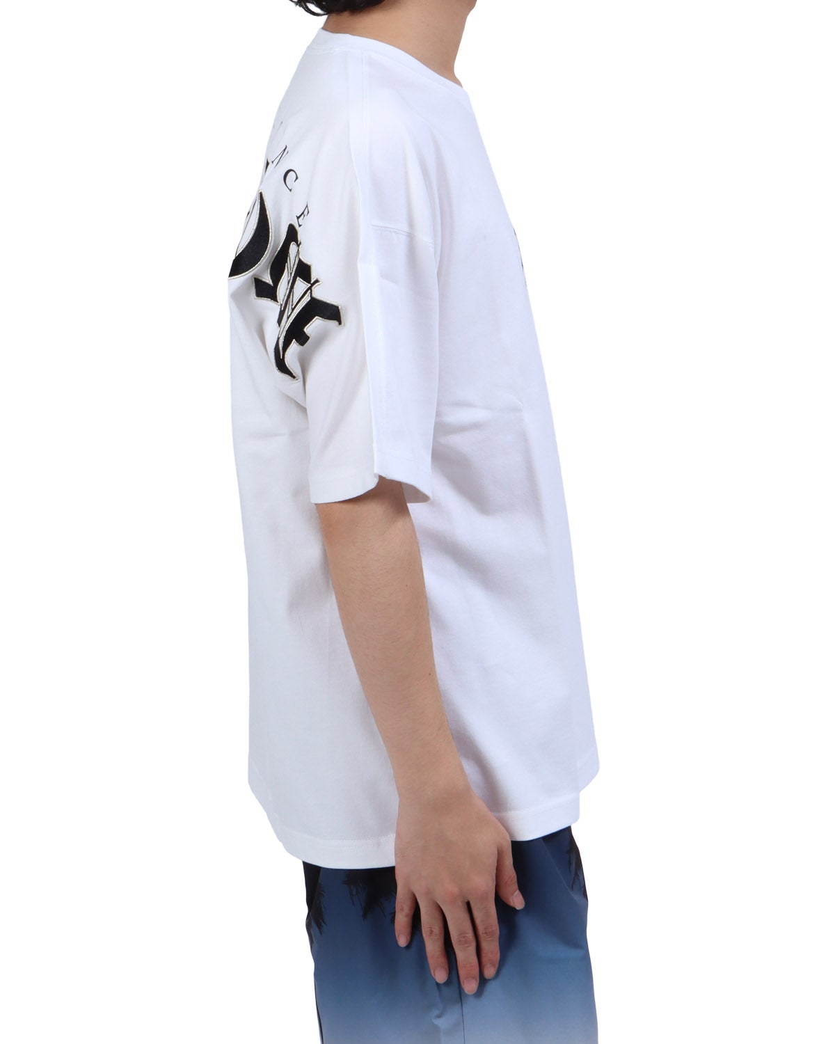 ホワイト：173cm63kg(Lサイズ着用)