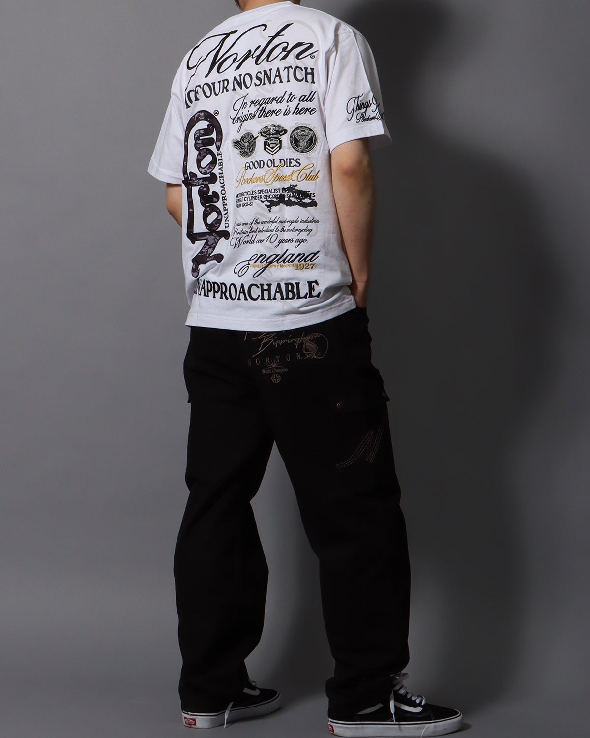 ホワイト：178cm/75kg(Lサイズ着用)