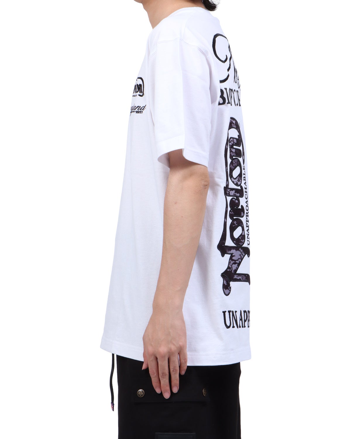 ホワイト：173cm63kg(Lサイズ着用)