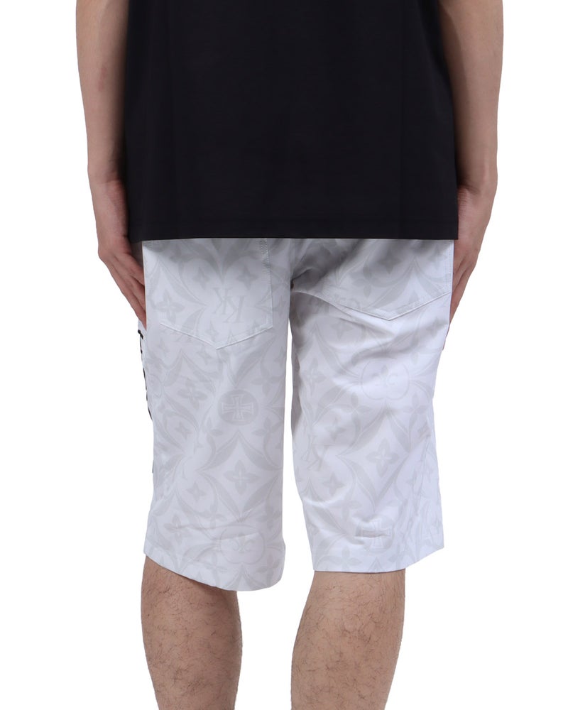 ホワイト：173cm63kg(Lサイズ着用)