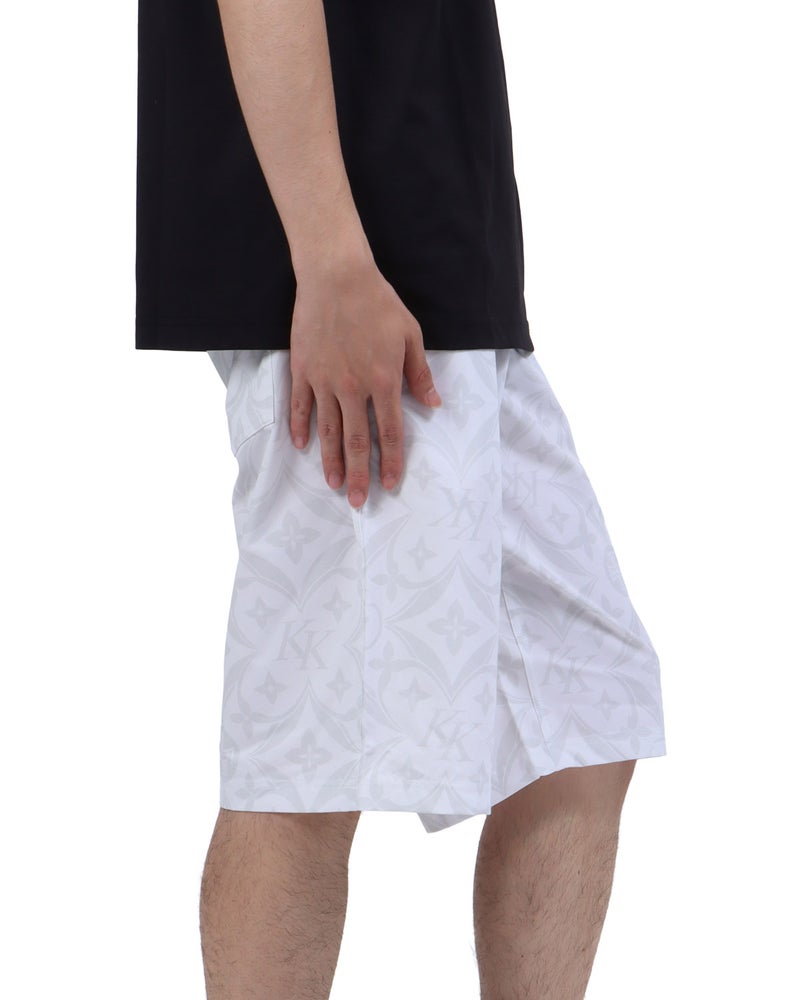 ホワイト：173cm63kg(Lサイズ着用)