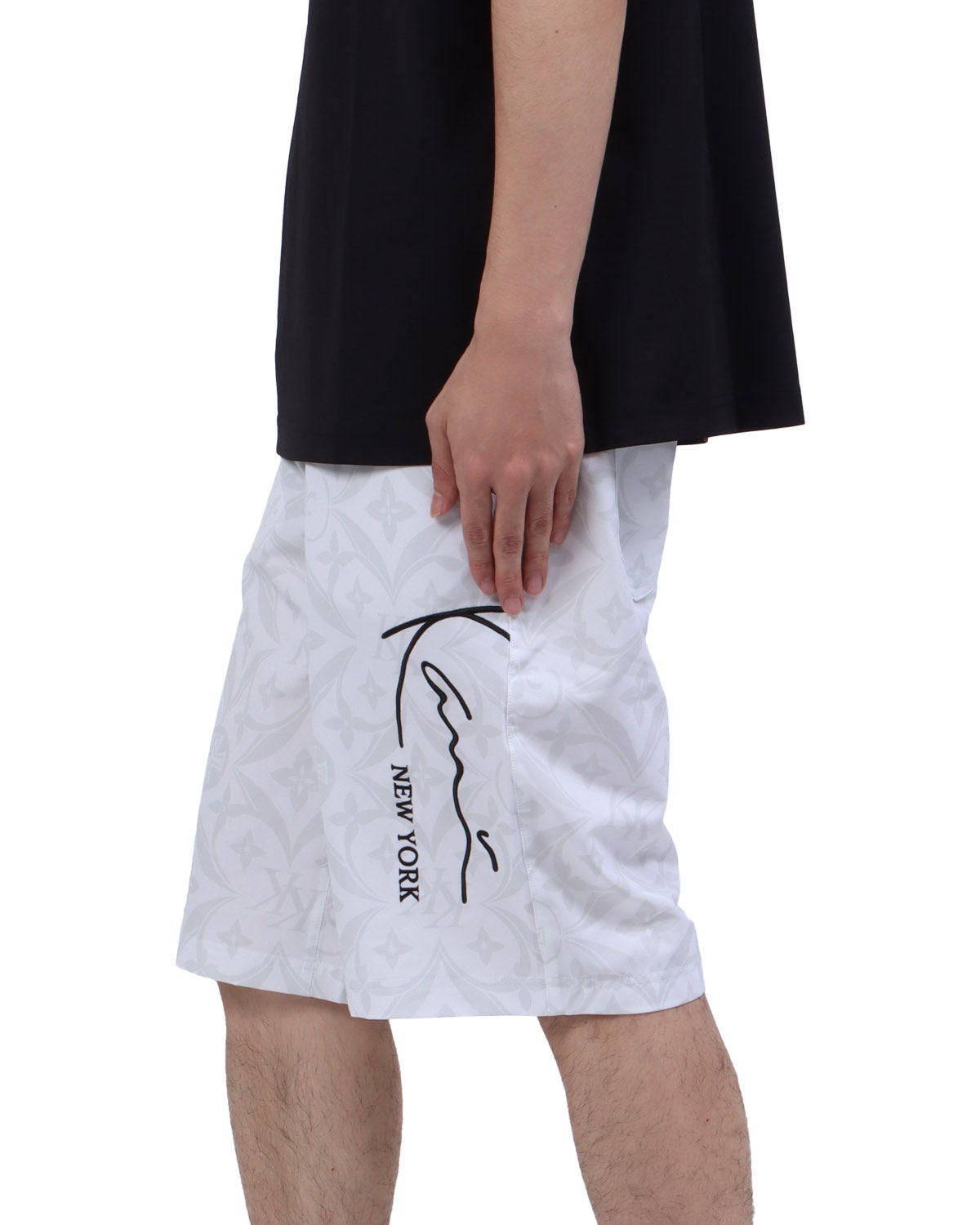 ホワイト：173cm63kg(Lサイズ着用)