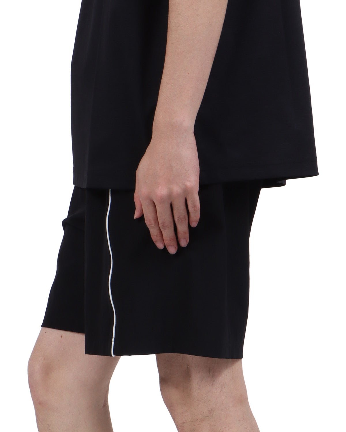 ブラック：173cm63kg(Lサイズ着用)