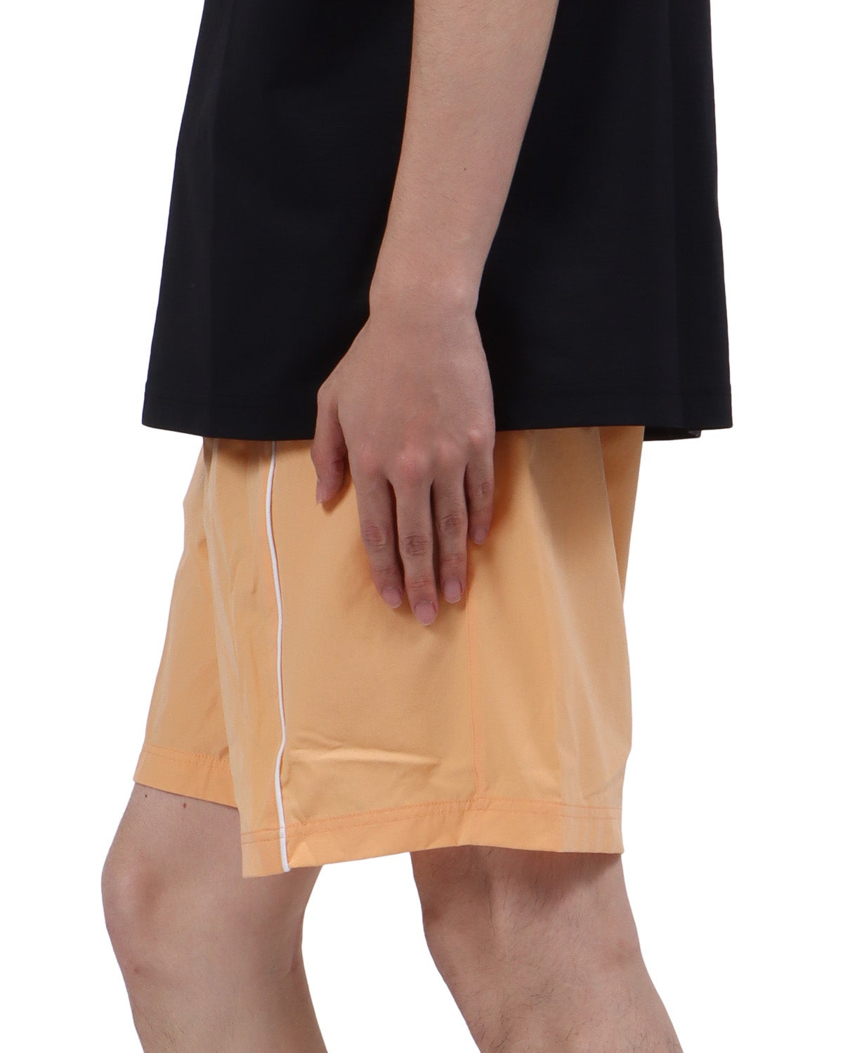 ライトオレンジ：173cm63kg(Lサイズ着用)