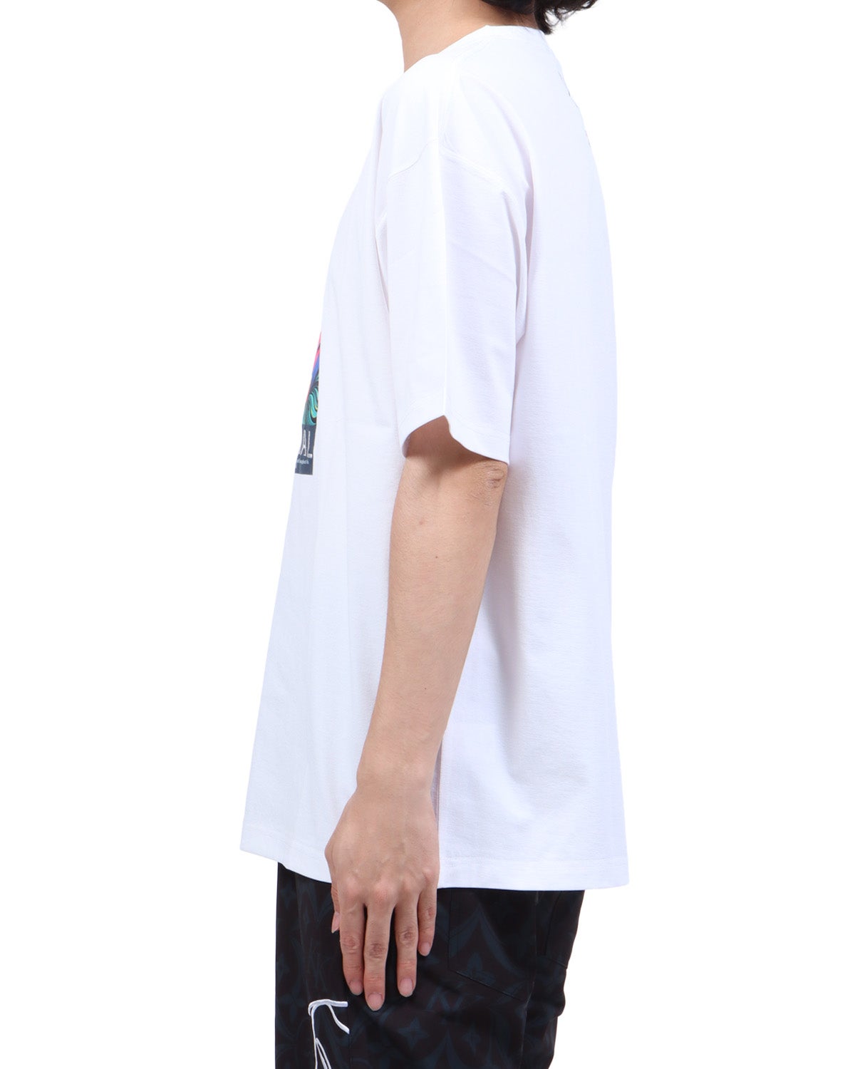 ホワイト：173cm63kg(Lサイズ着用)