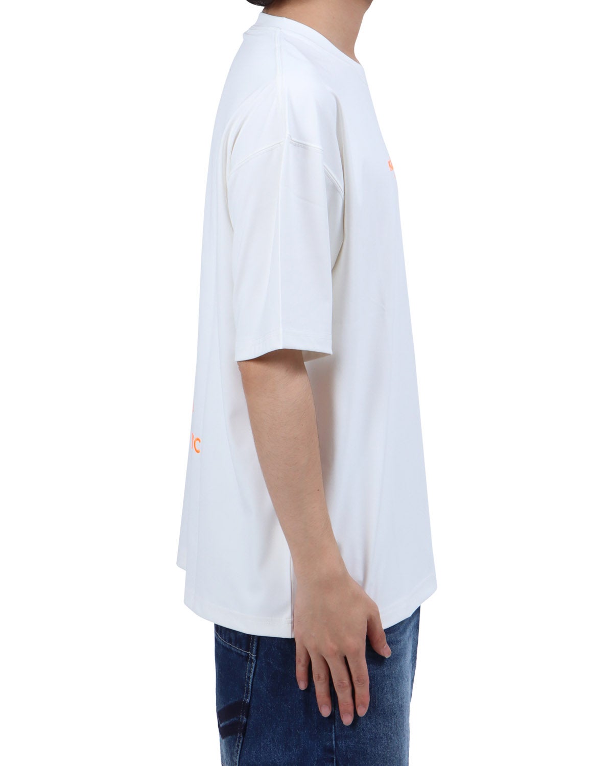ホワイト：173cm63kg(Lサイズ着用)