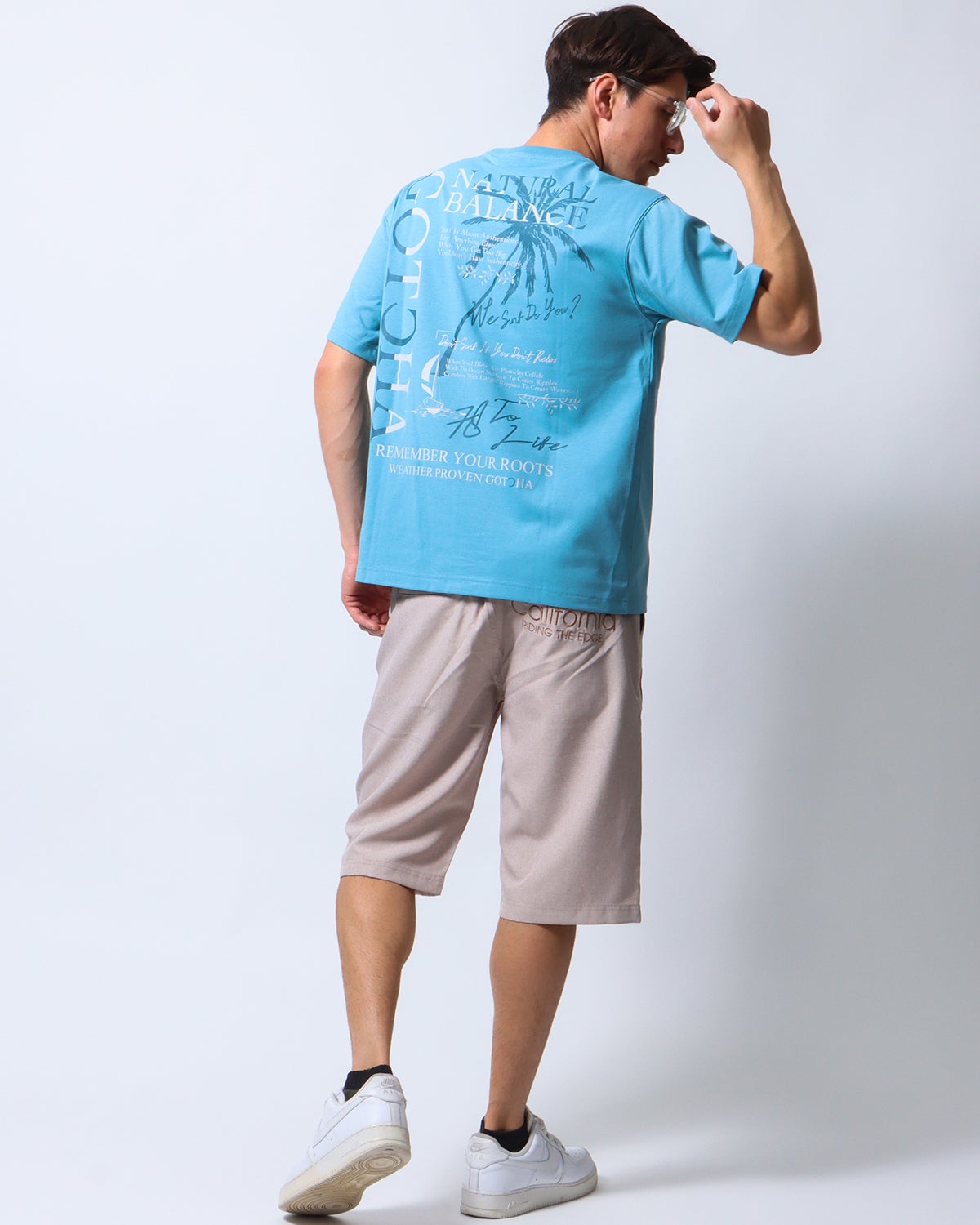 ターコイズ：180cm/70kg(Lサイズ着用)