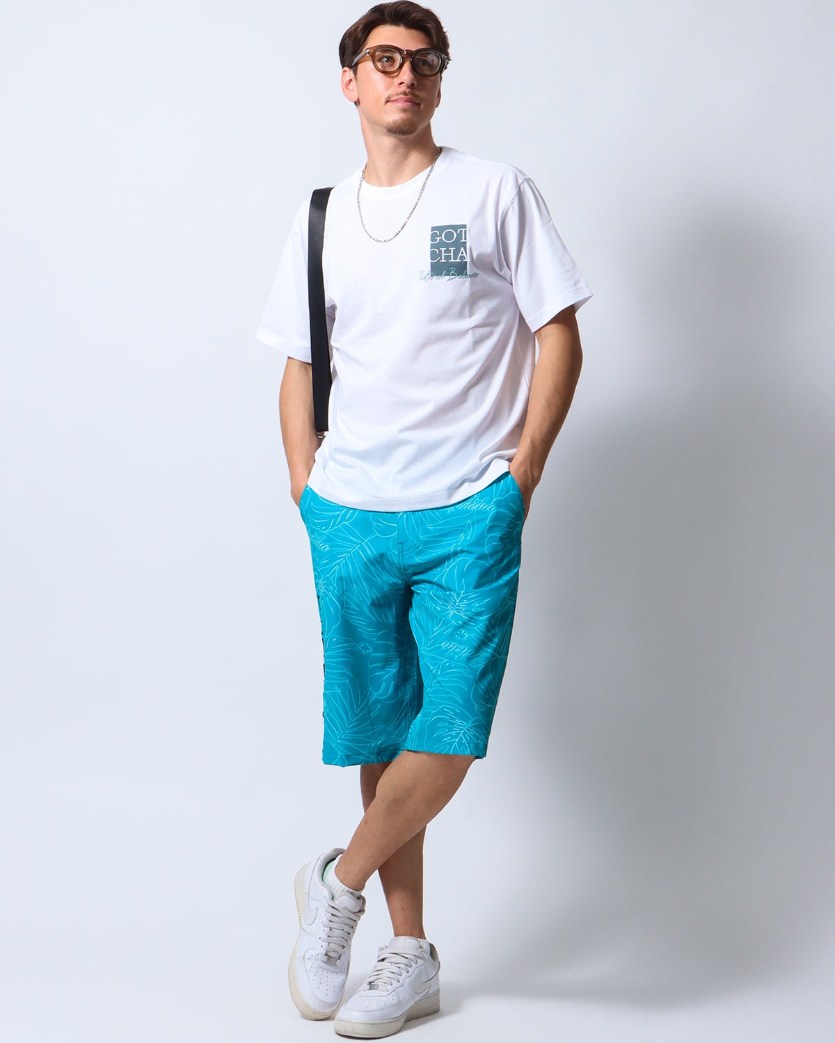 ホワイト：180cm/70kg(Lサイズ着用)
