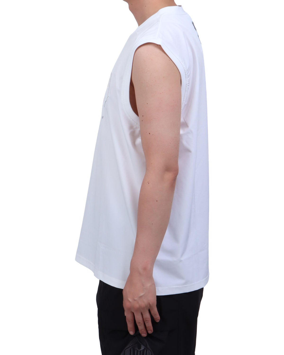 ホワイト：174cm62kg(Lサイズ着用)