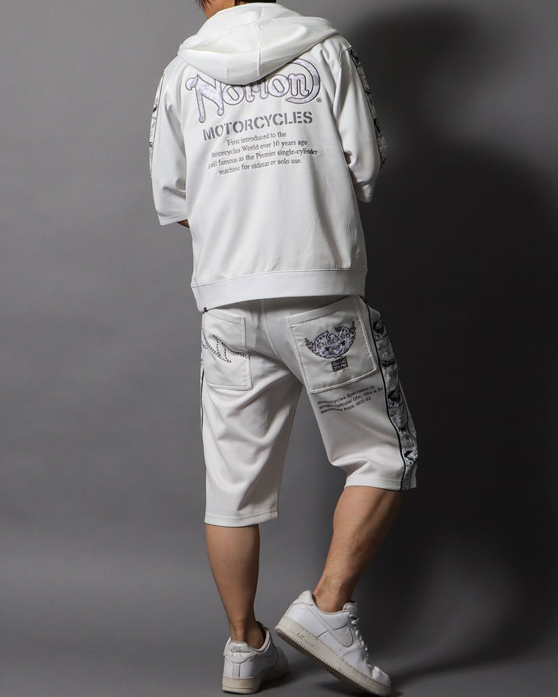 ホワイト：178cm/75kg(Lサイズ着用）