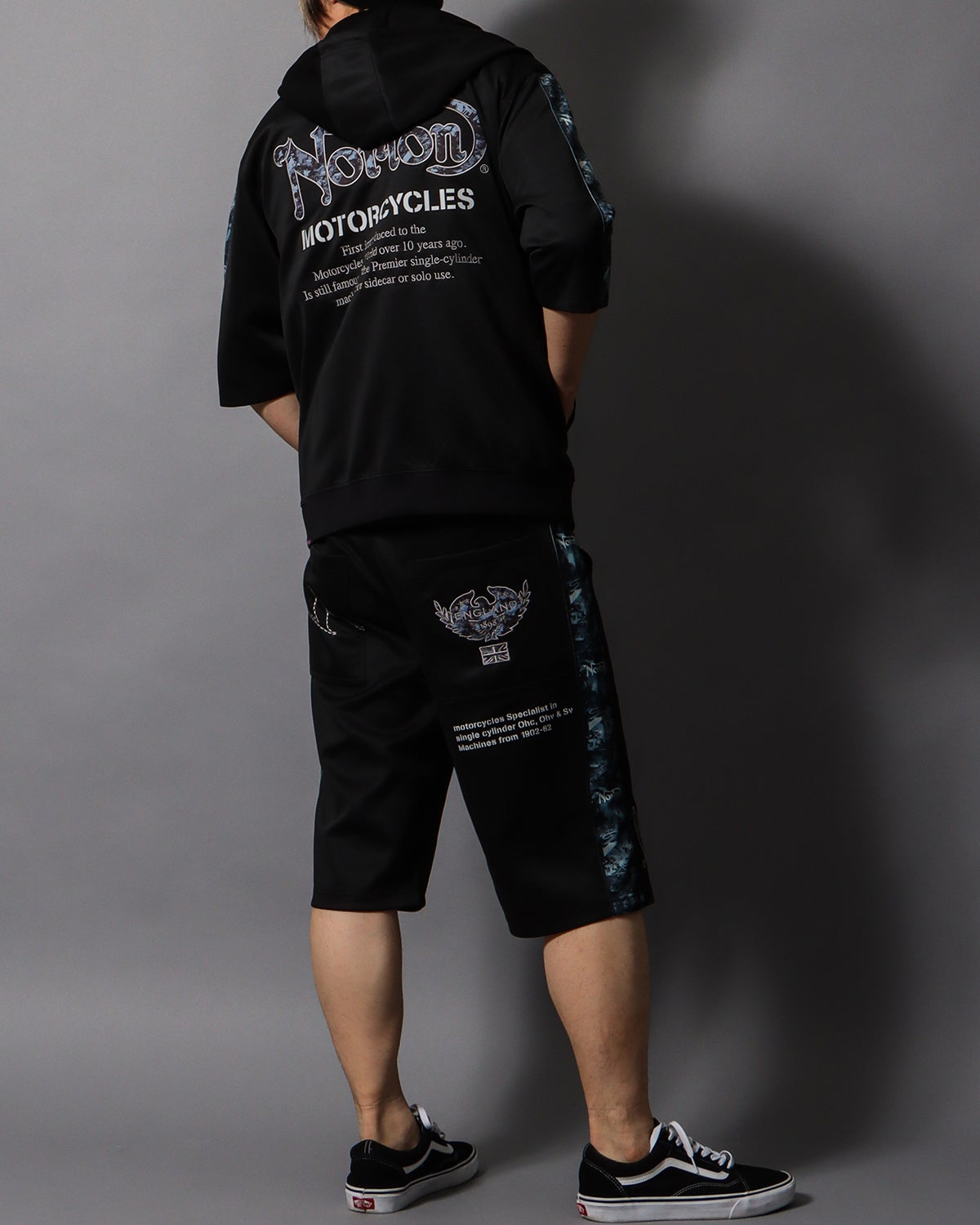 ブラック：178cm/75kg(Lサイズ着用）