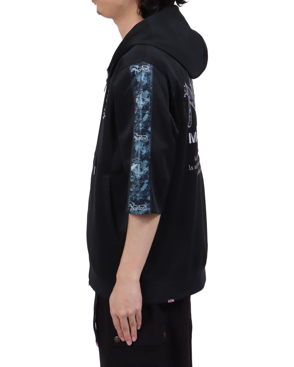 ブラック：173cm63kg(Lサイズ着用)