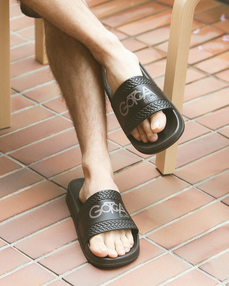 ブラック