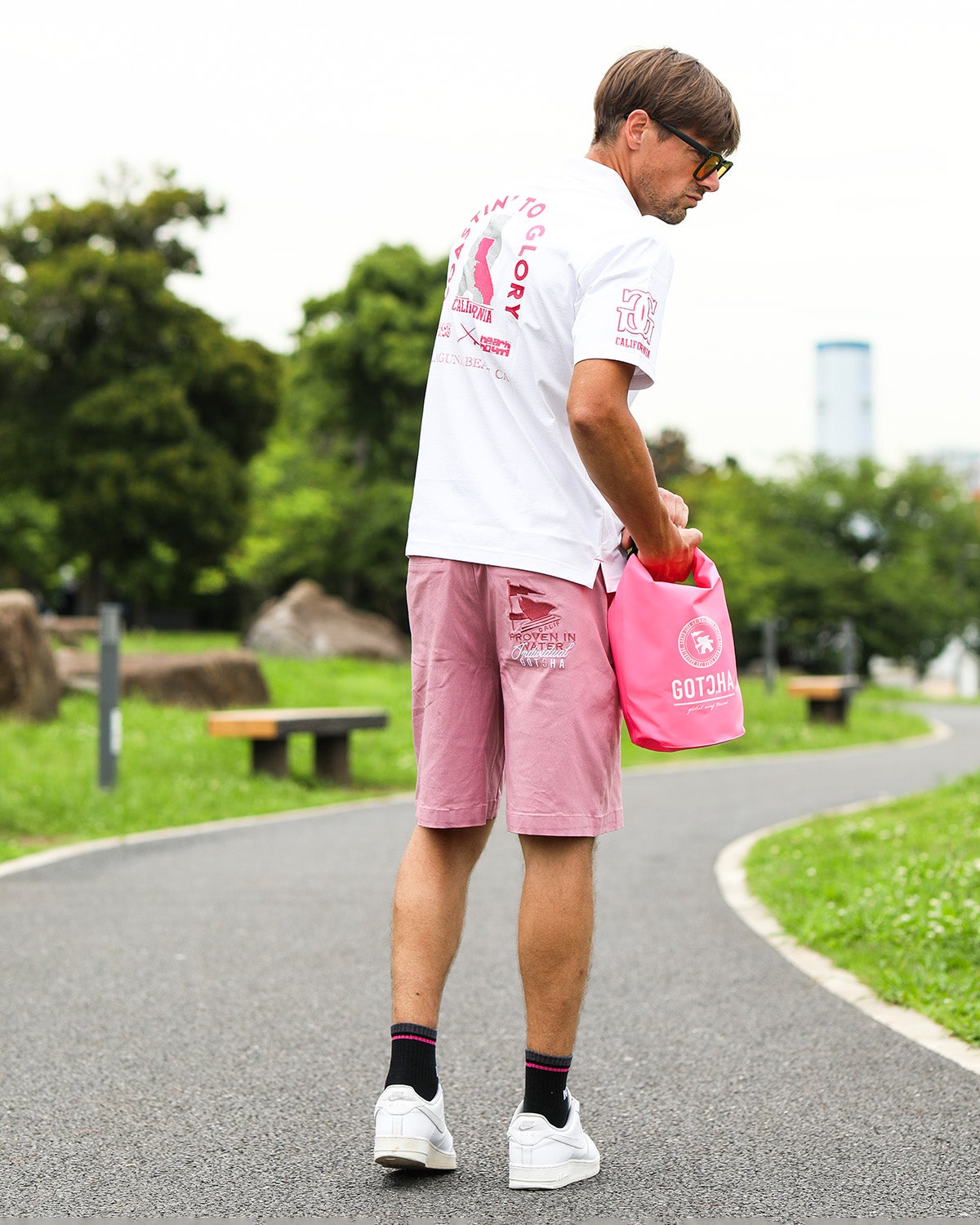 ホワイト：183cm/70kg(Lサイズ着用)