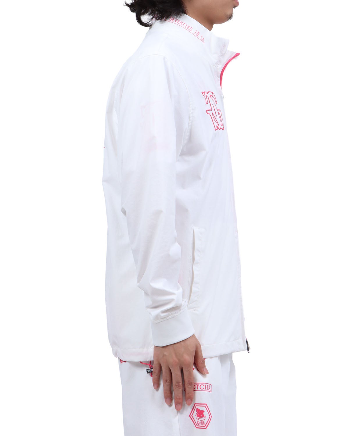 ホワイト：173cm63kg(Lサイズ着用)