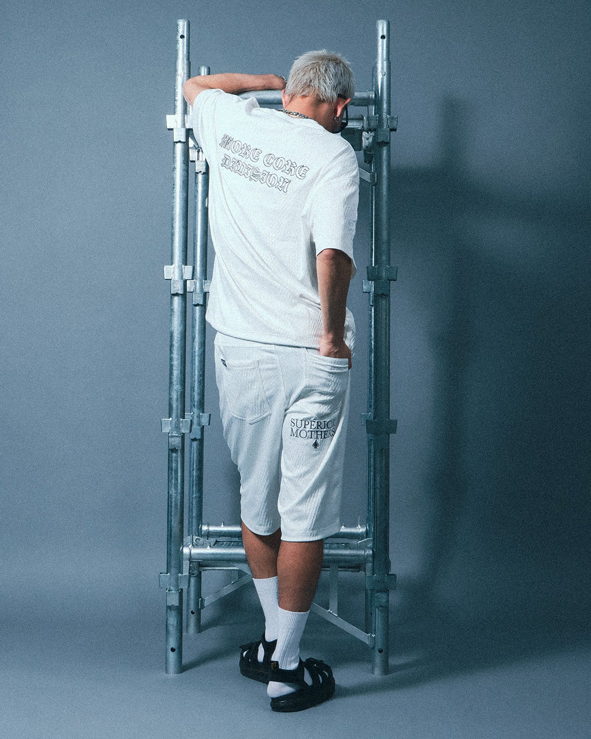 ホワイト：183cm(Lサイズ着用)