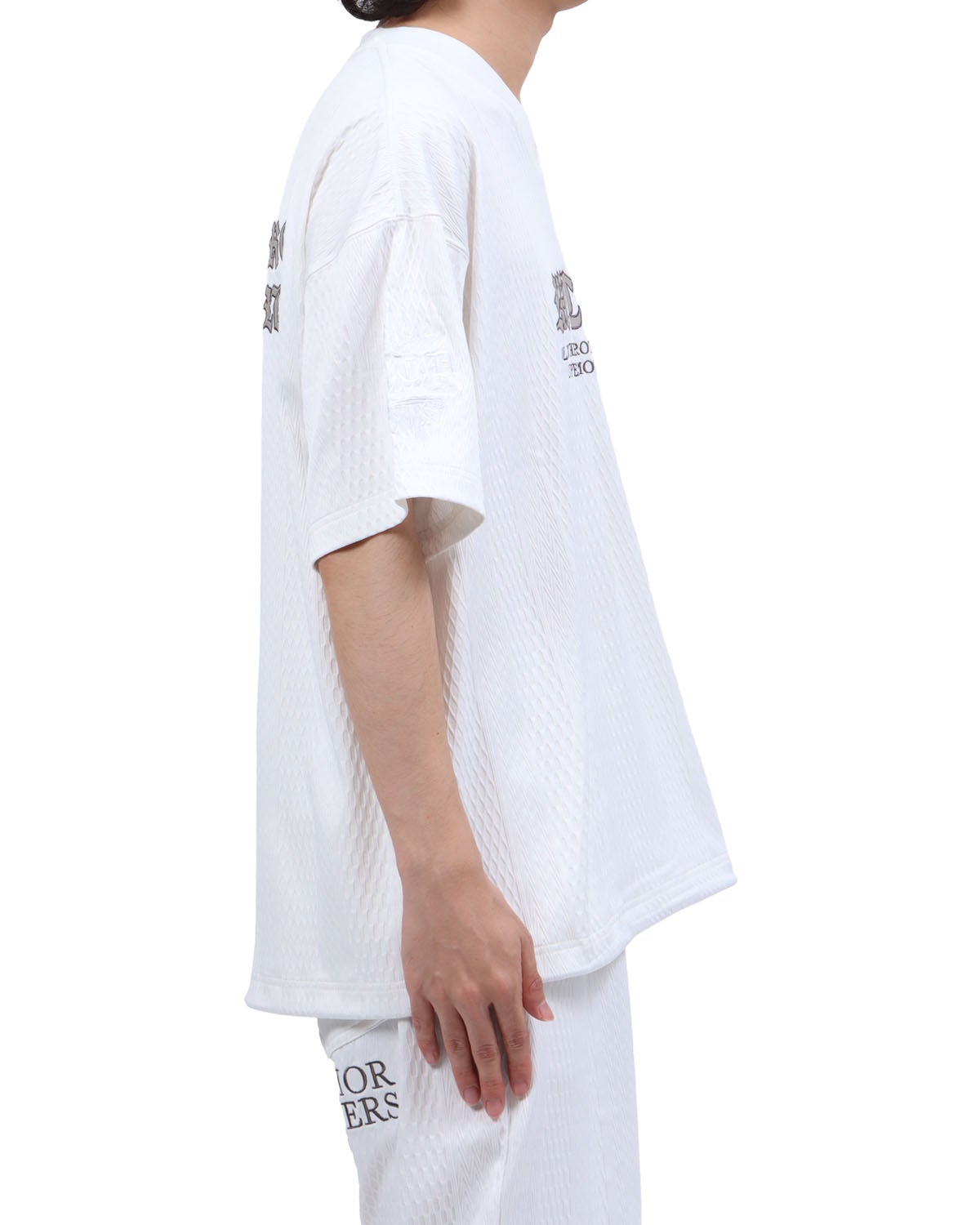 ホワイト：173cm63kg(Lサイズ着用)