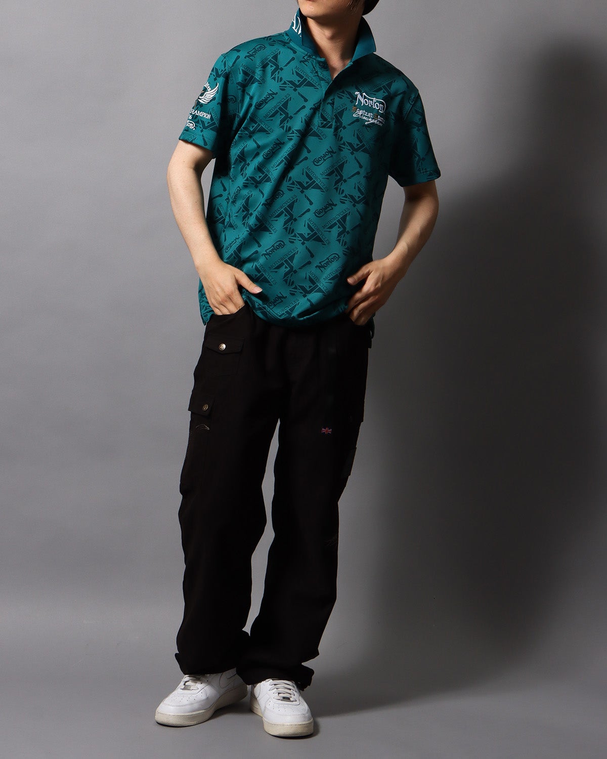 エメラルドグリーン：178cm/75kg(Lサイズ着用)