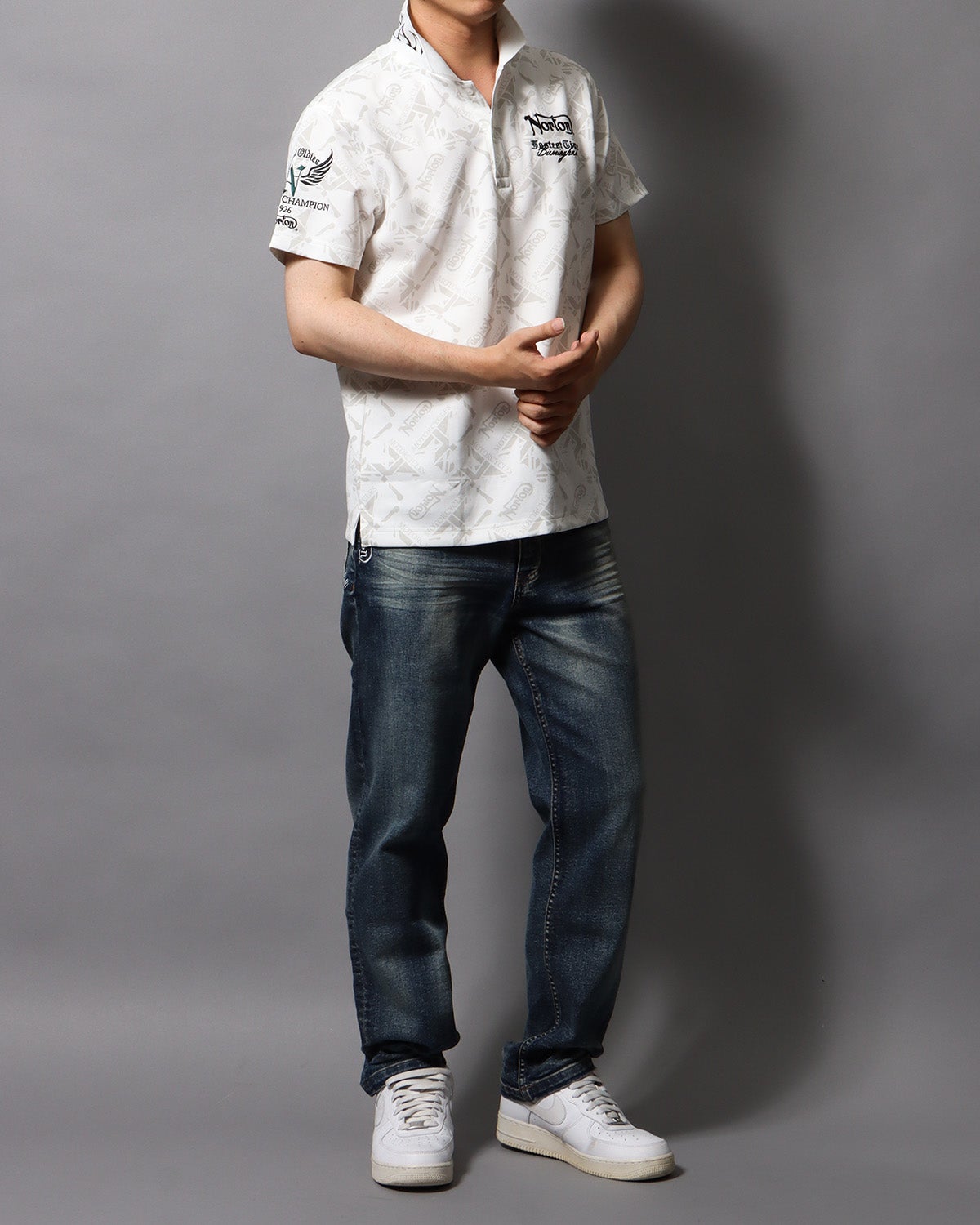 ホワイト：178cm/75kg(Lサイズ着用)