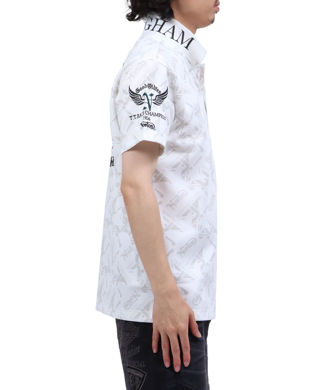 ホワイト：173cm63kg(Lサイズ着用)