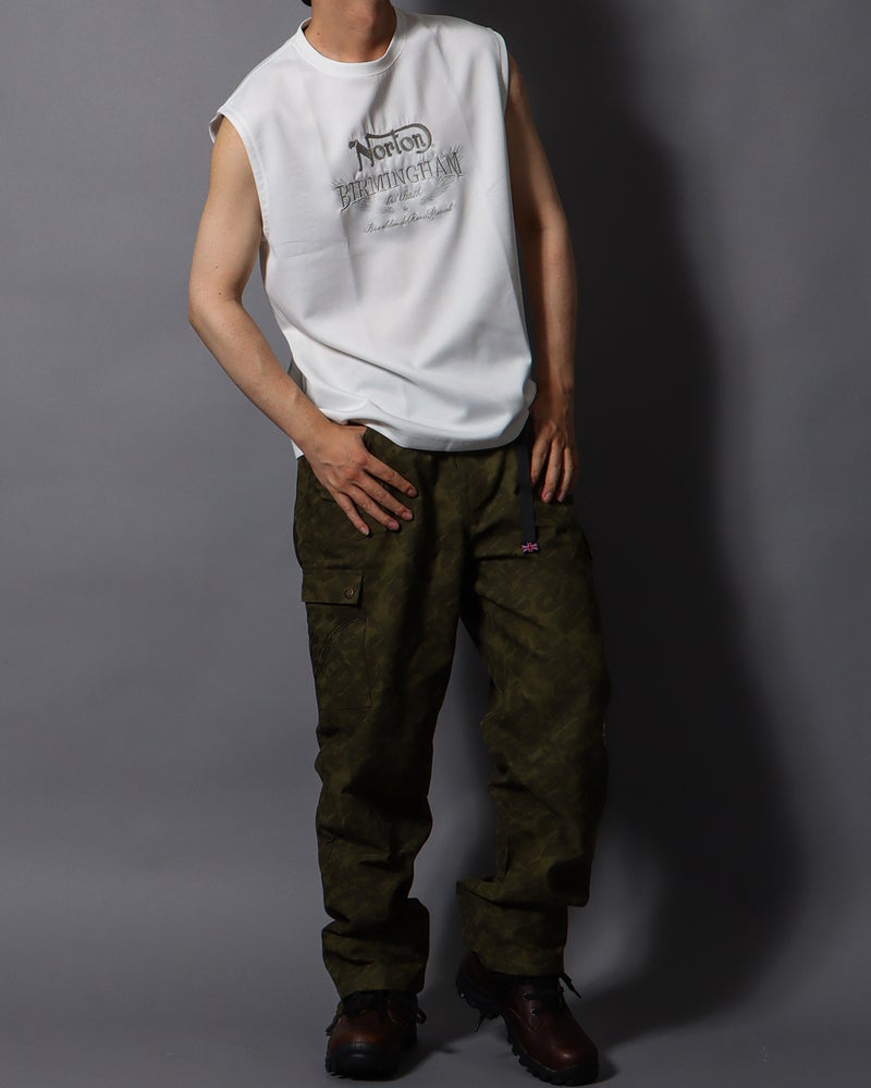 ホワイト：178cm/75kg(Lサイズ着用)