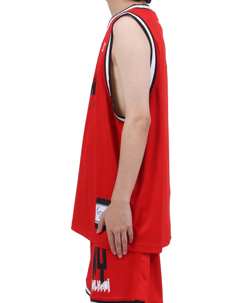レッド：173cm63kg(Lサイズ着用)