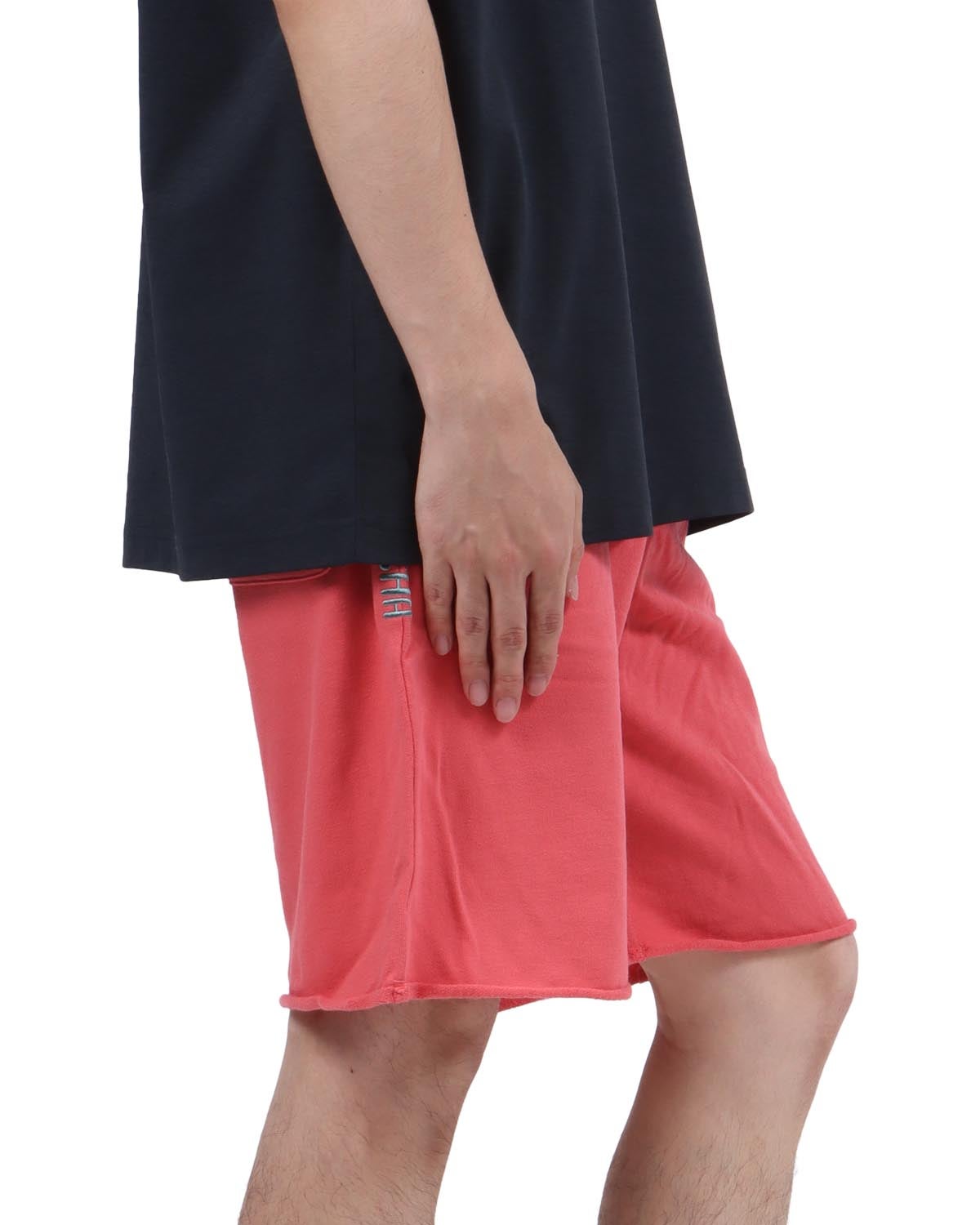 ピンク：173cm63kg(Mサイズ着用)