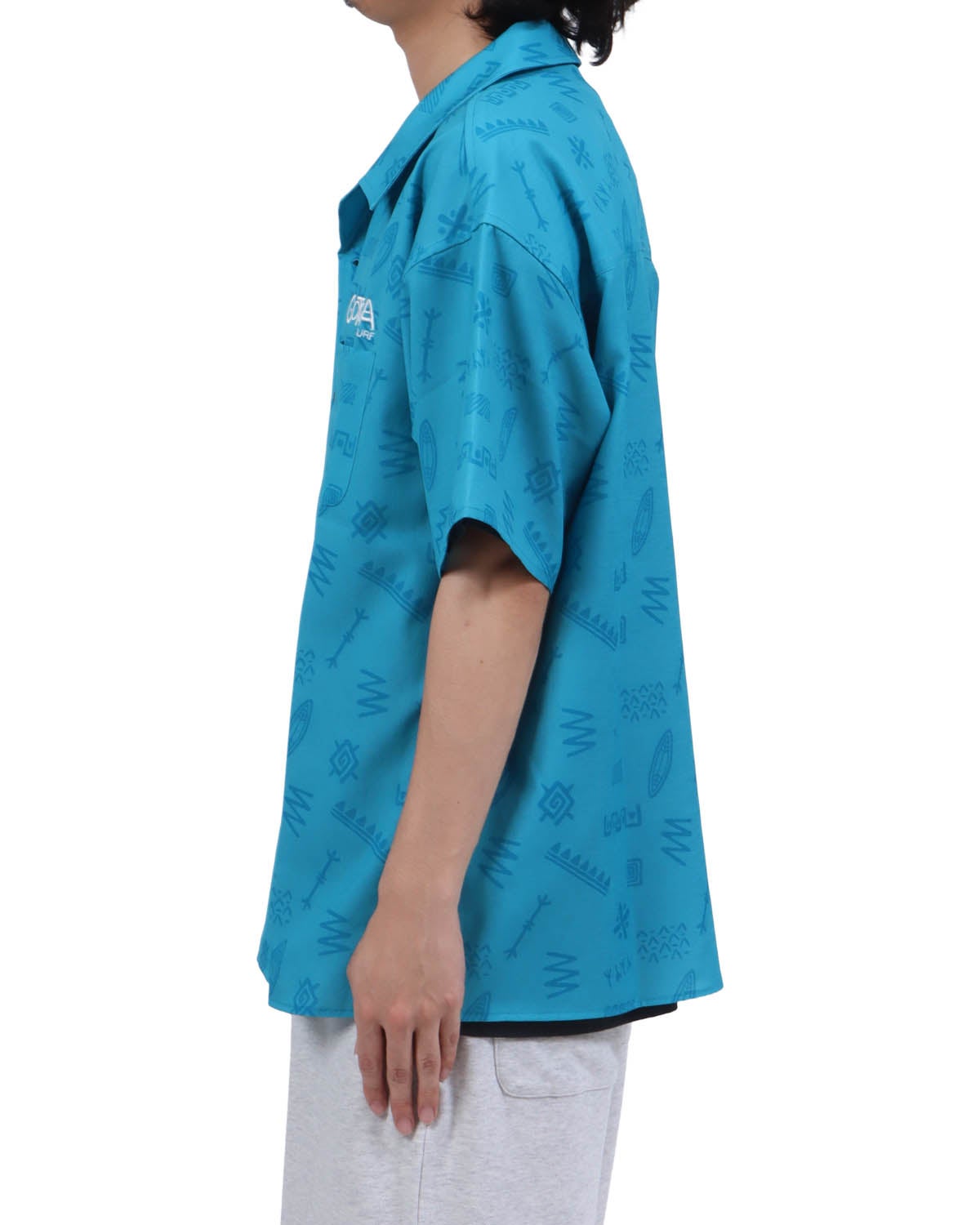 エメラルドグリーン：173cm63kg(Lサイズ着用)