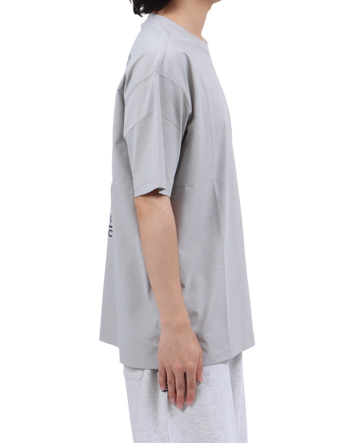 グレー：173cm63kg(Lサイズ着用)