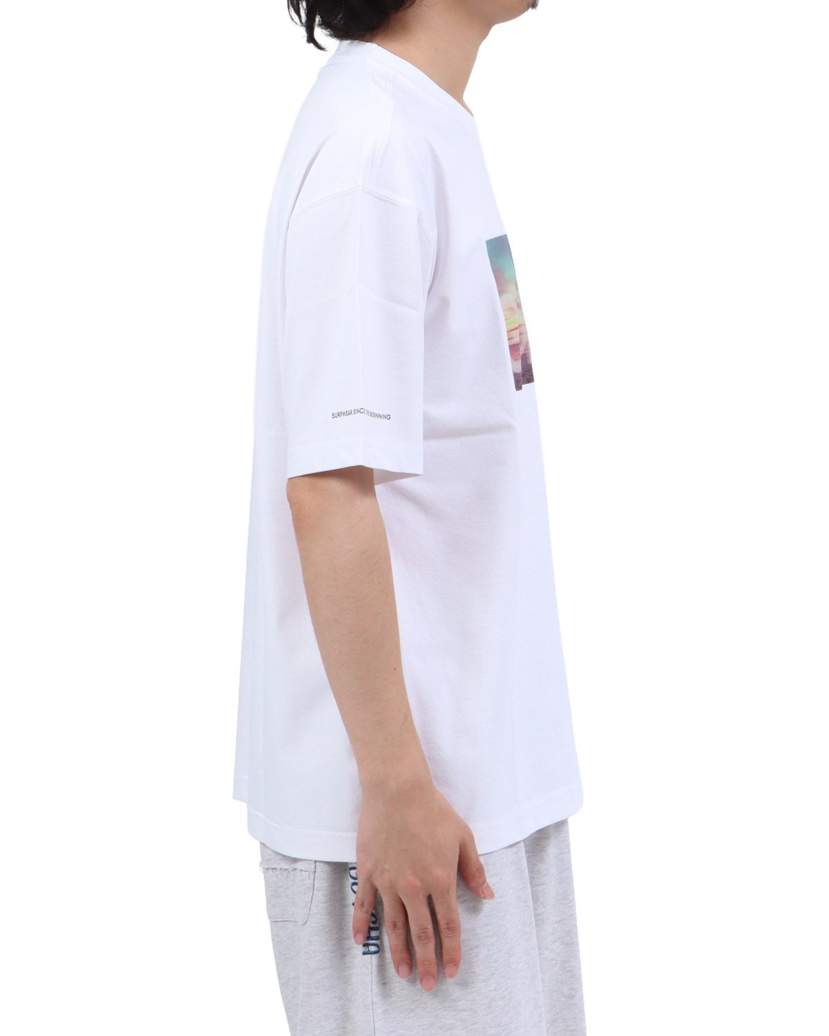ホワイト：173cm63kg(Lサイズ着用)