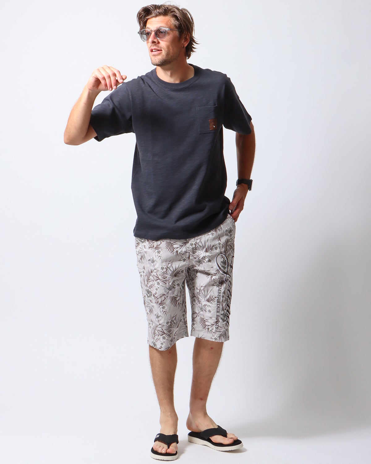 グレー：183cm/70kg(Lサイズ着用)