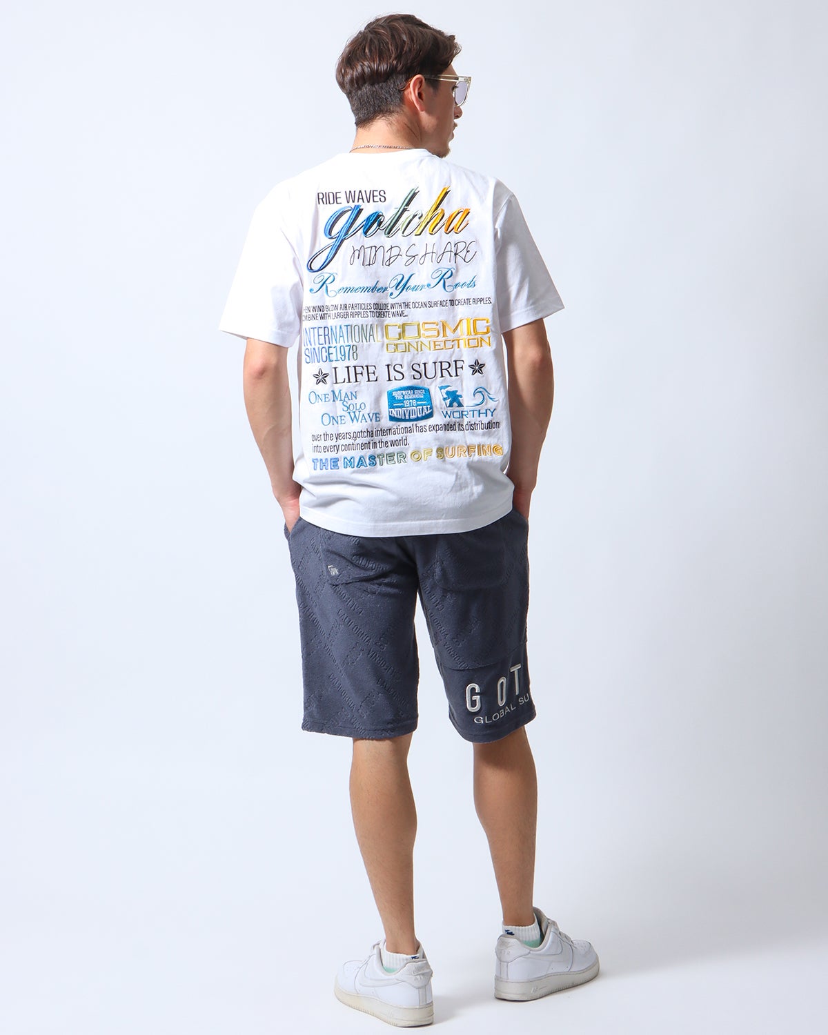 ホワイト：180cm/70kg(Lサイズ着用)