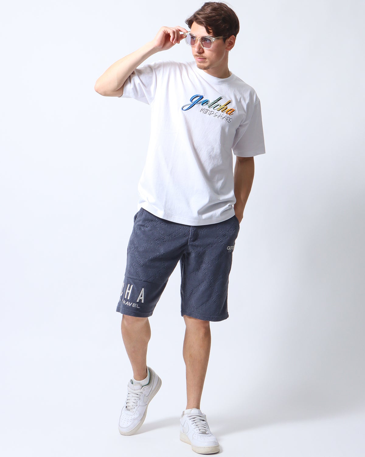 ホワイト：180cm/70kg(Lサイズ着用)