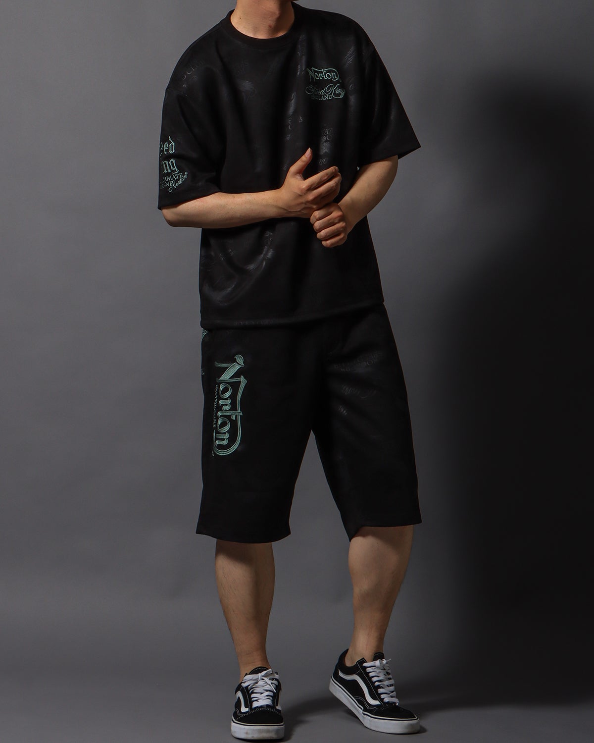 ブラック：178cm/75kg(Lサイズ着用)