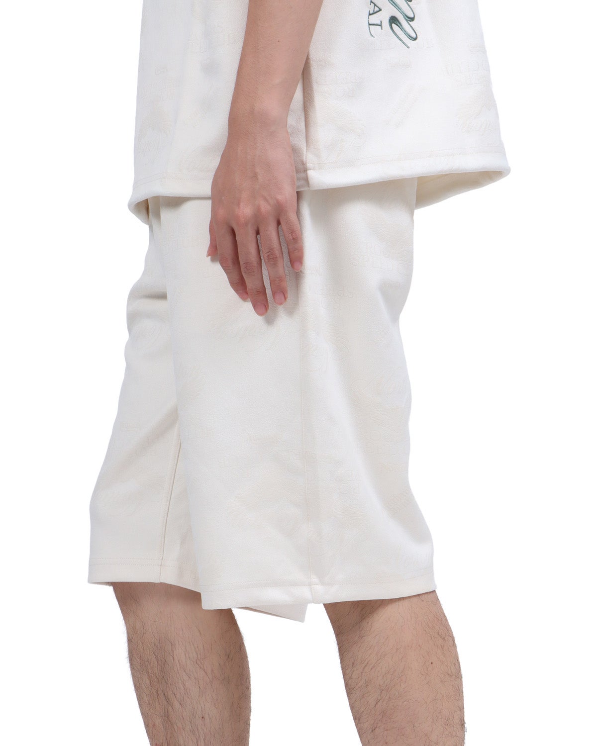 オフホワイト：173cm63kg(Lサイズ着用)