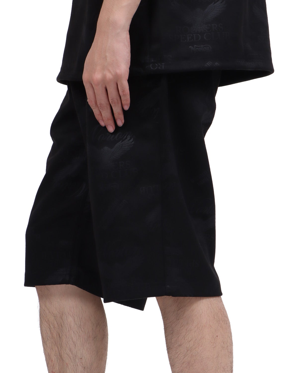 ブラック：173cm63kg(Lサイズ着用)