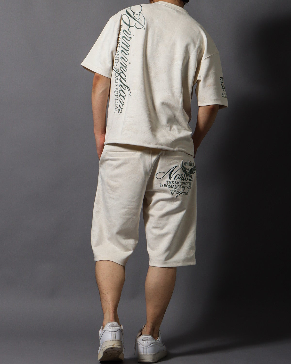 オフホワイト：178cm/75kg(Lサイズ着用)