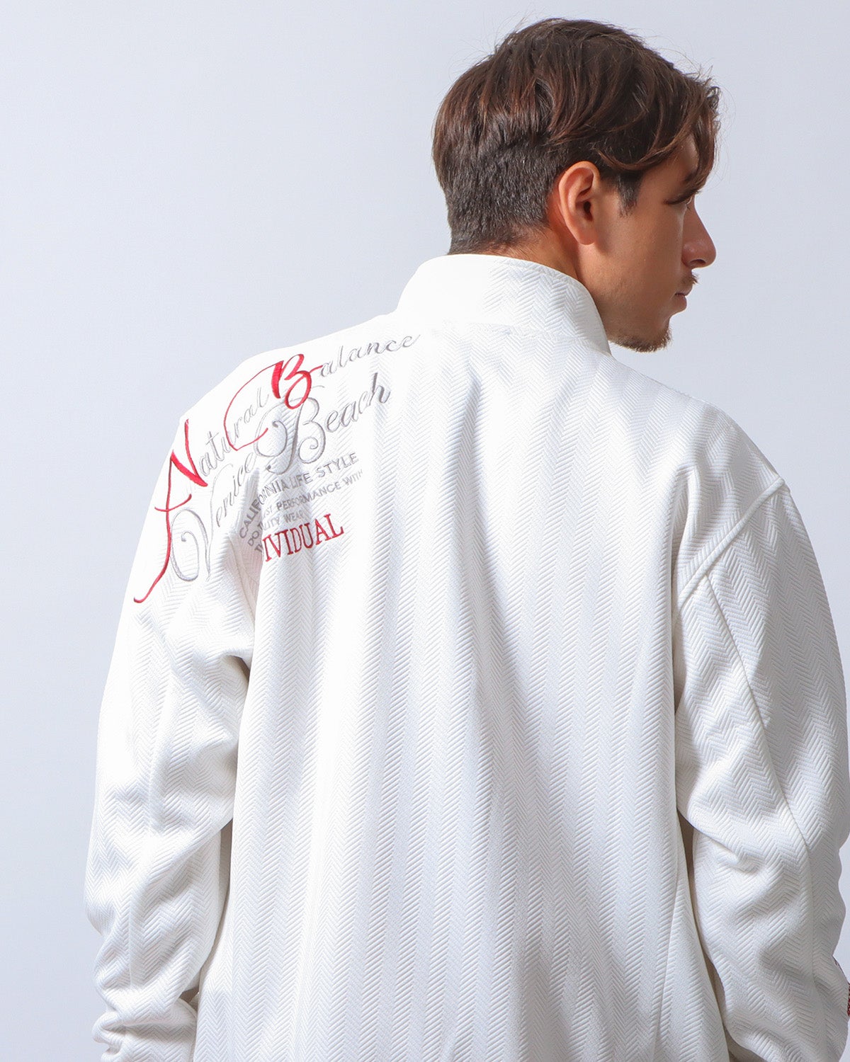 ホワイト：180cm/70kg(Lサイズ着用)