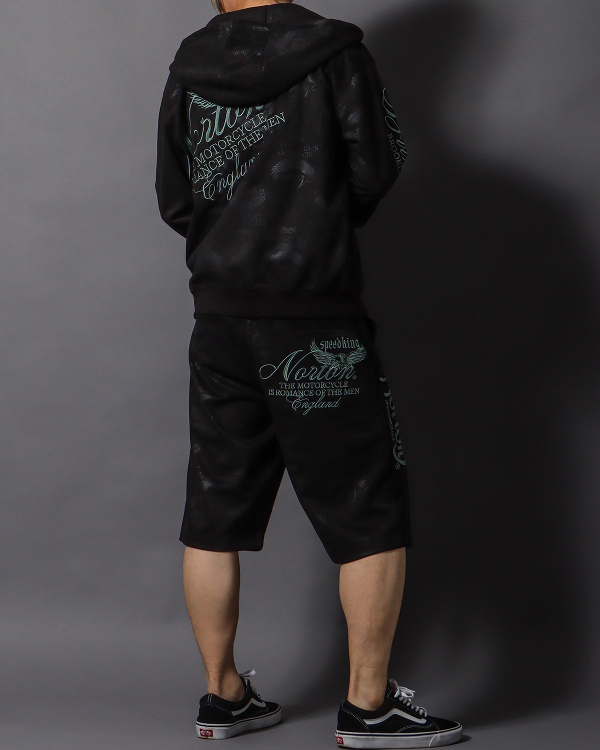 ブラック：178cm/75kg(Lサイズ着用)