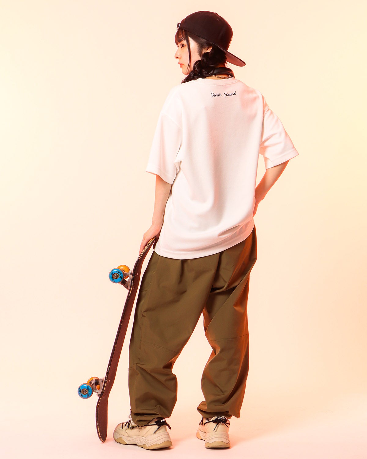 ホワイト：160cm(Mサイズ着用)