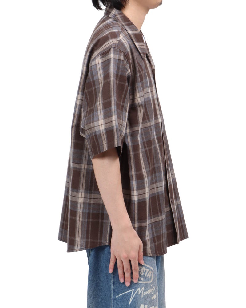 ベージュ：173cm63kg(Lサイズ着用)