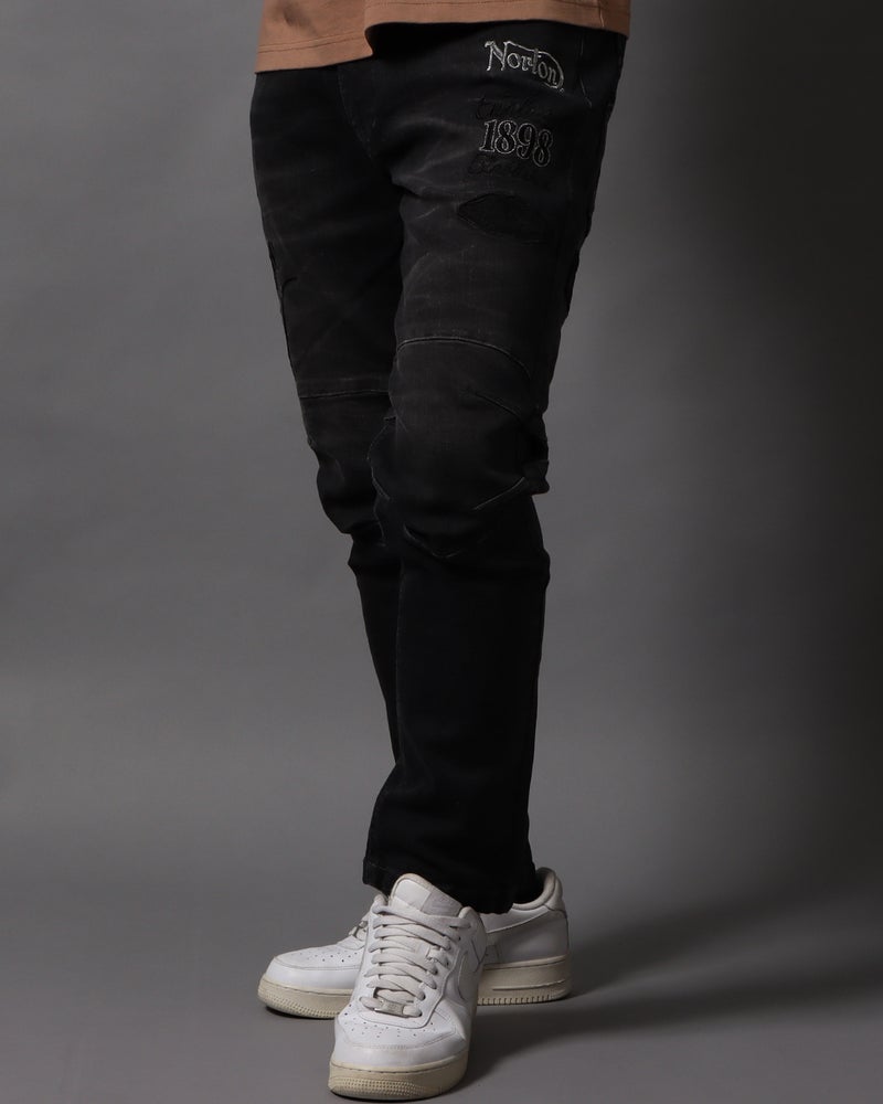 ブラック：178cm/75kg(Mサイズ着用)