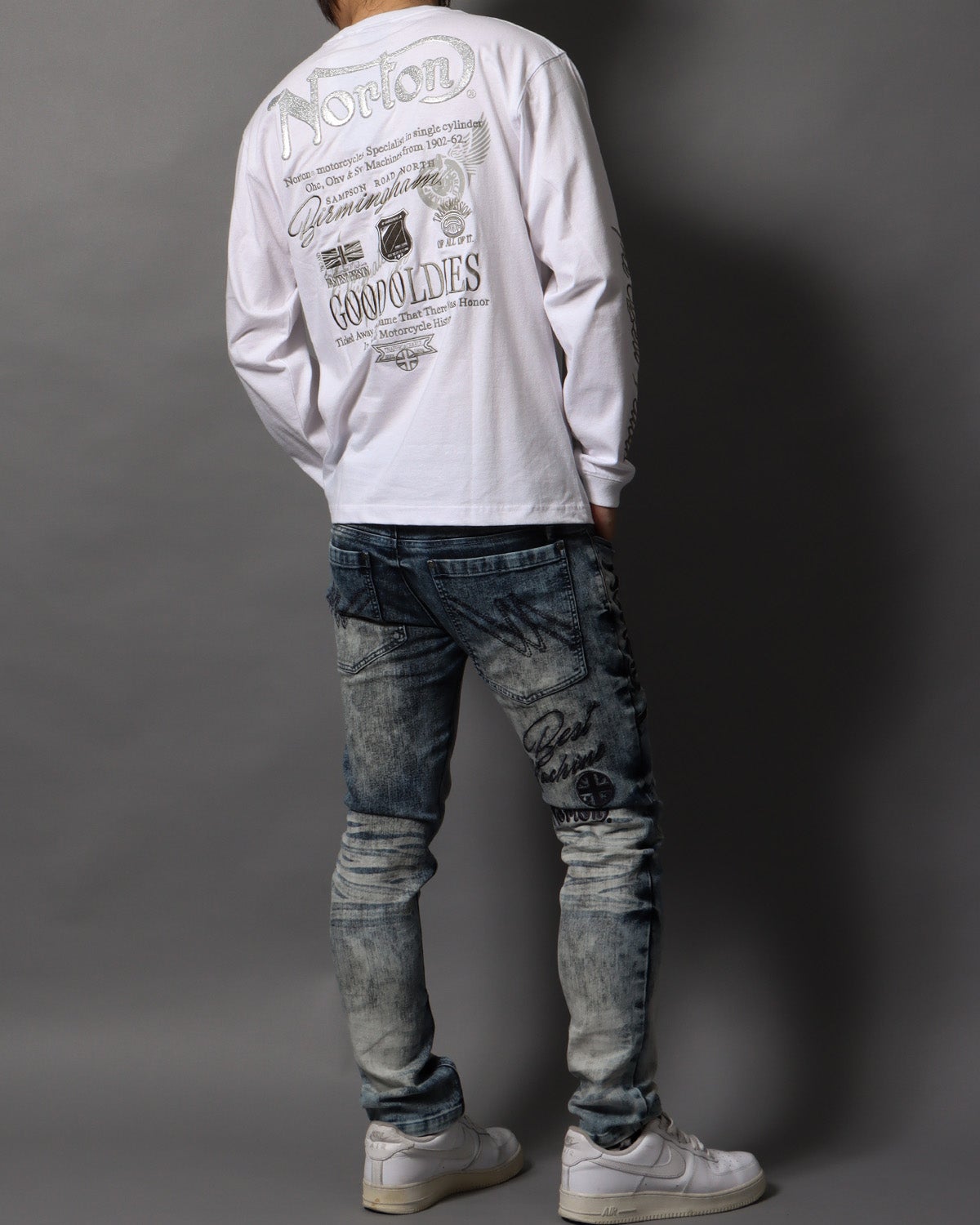 ホワイト：178cm/75kg(Lサイズ着用)