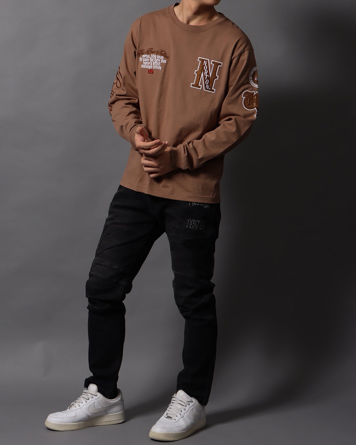 ベージュ：178cm/75kg(Lサイズ着用)