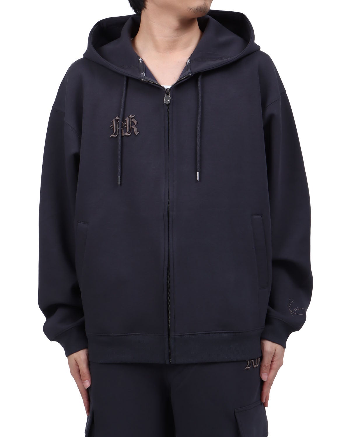 スミクロ：173cm63kg(Lサイズ着用)