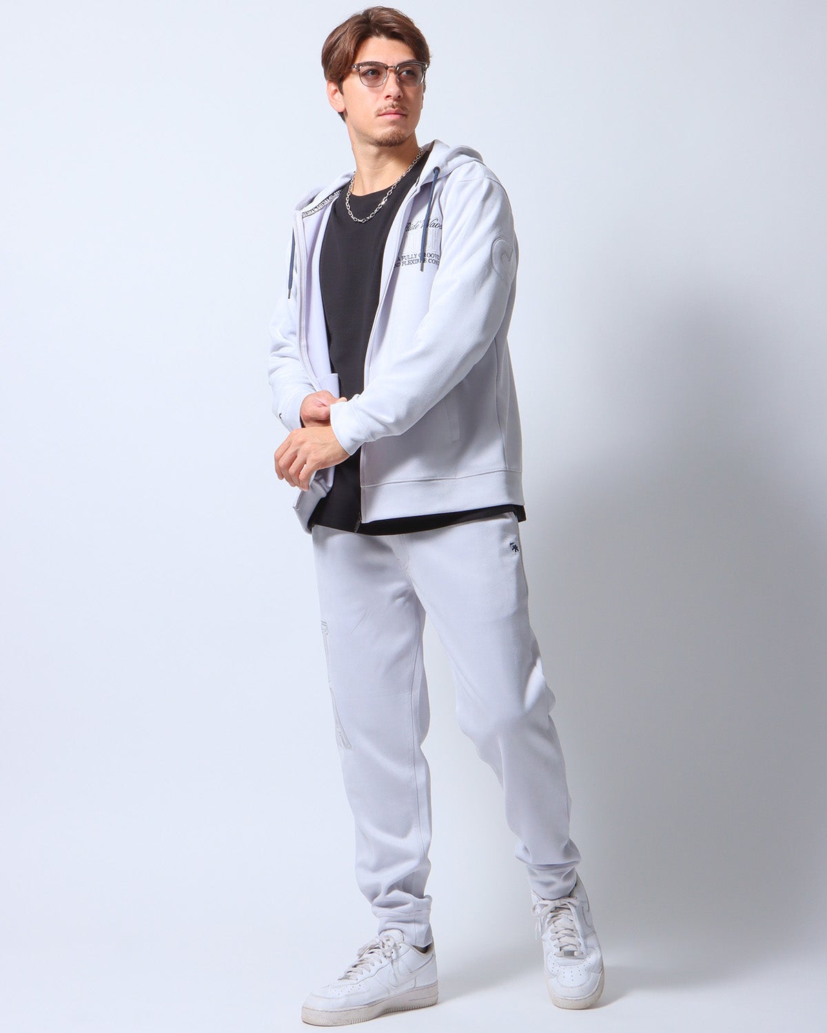 ライトグレー：180cm/70kg(Lサイズ着用)