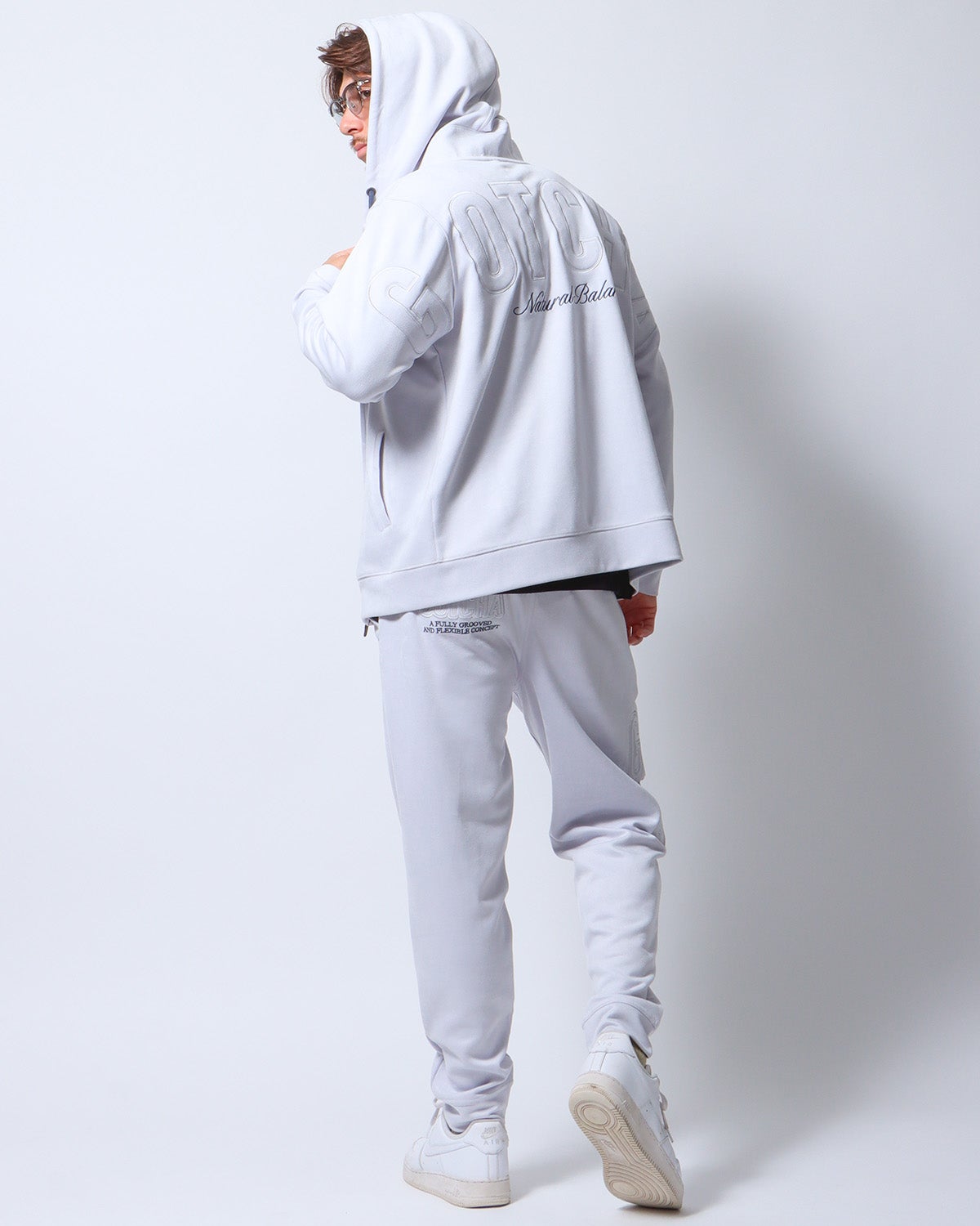 ライトグレー：180cm/70kg(Lサイズ着用)